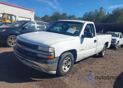 2000 Chevrolet Silverado 1500 z USA, uszkodzony, nr VIN 1GCEC14V2YE255188